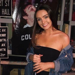 Meet your Posher, Caitlin